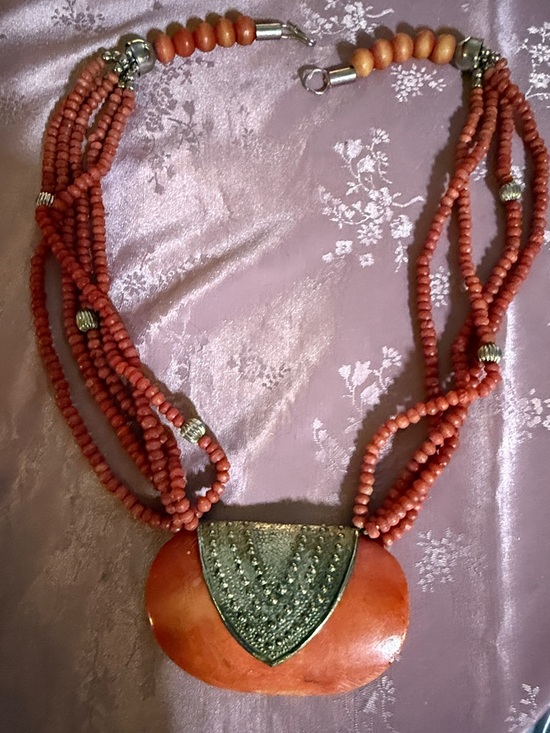 Jewelry - Spiny oyster coral necklace